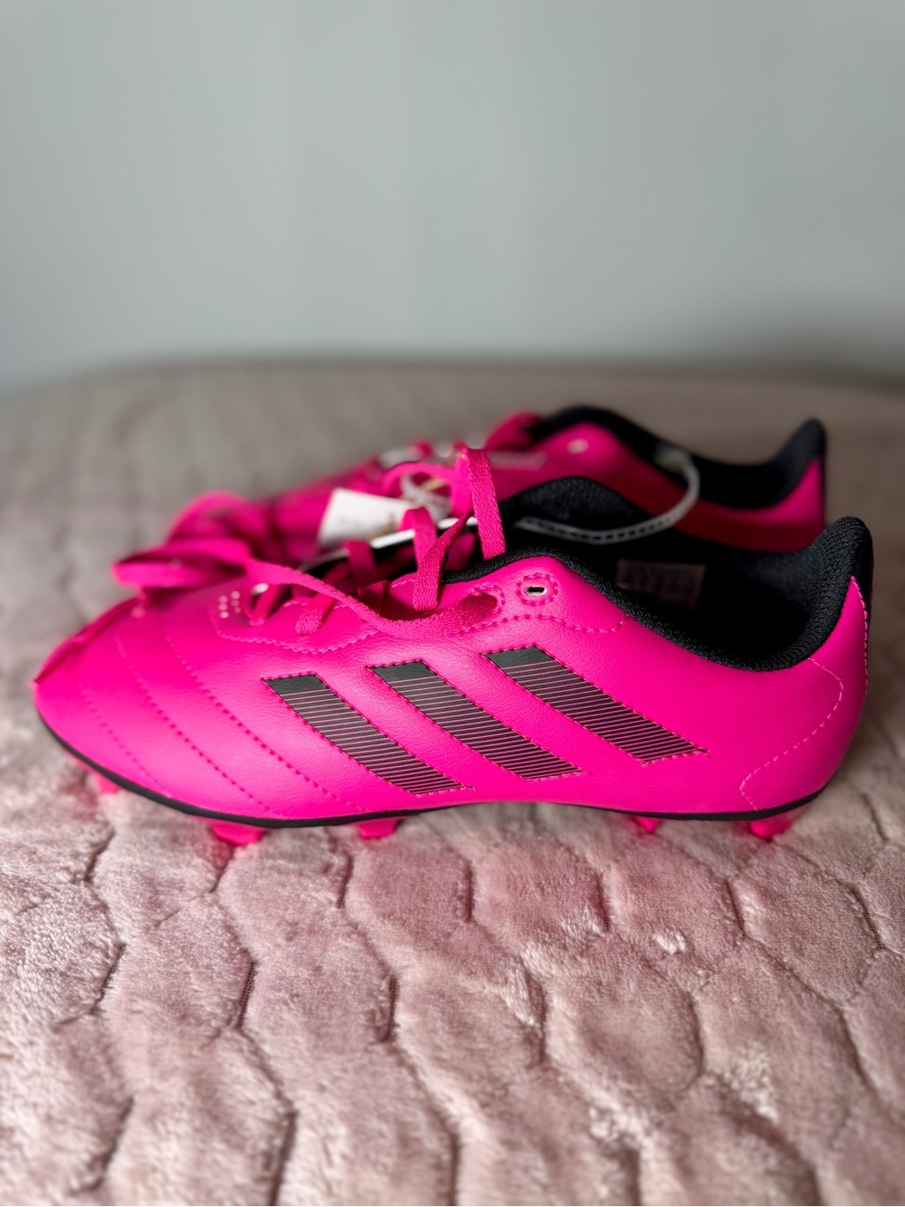 Adidas Women’s Size 5.5 Soccer Cleats in Bright Pink NWT